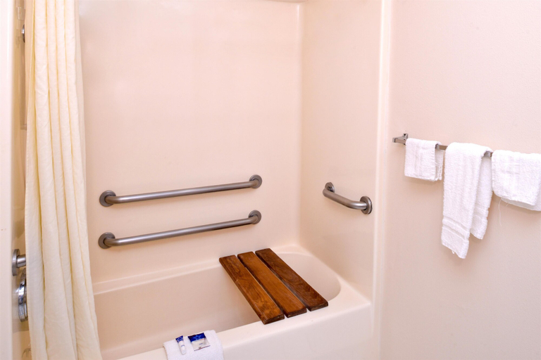 Bathroom 4, Americas Best Value Inn Sullivan, Franklin