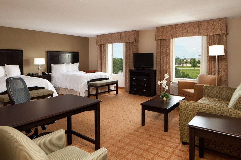 Bedroom 3, Hampton Inn & Suites Chicago/St. Charles, Kane