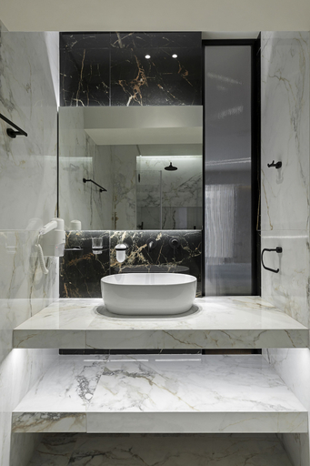 Bathroom 5, The Stanley, Attica
