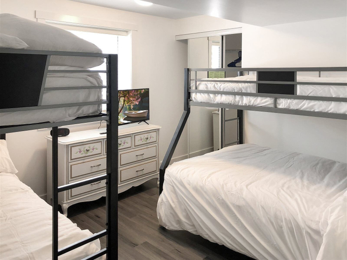 Bedroom 3, Last Call Never, La Salle