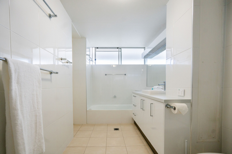 Bedroom 5, Cashelmara Beachfront Apartments, Gold Coast