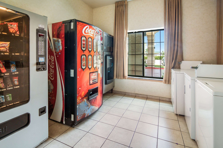 Food & Drinks 5, Clarion Inn & Suites Weatherford South, Parker