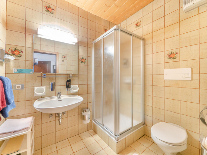 Bathroom 4, Hotel Pontives, Bolzano