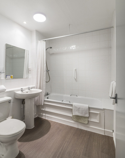 Bathroom 4, Highland Hotel, Highland