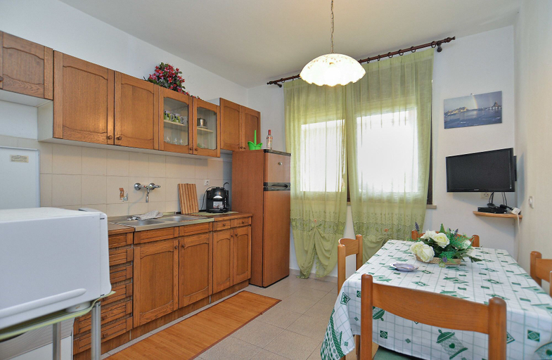 Others 5, Apartment 684, Pula