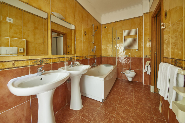 Bathroom 5, Hotel Vienna Ostenda, Rimini