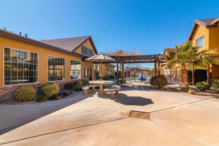 Exterior & Views 2, Comfort Inn & Suites Mojave, Kern