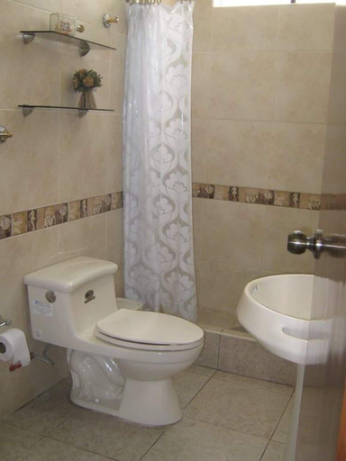 Bathroom 3, Casa Bella Lima, Lima