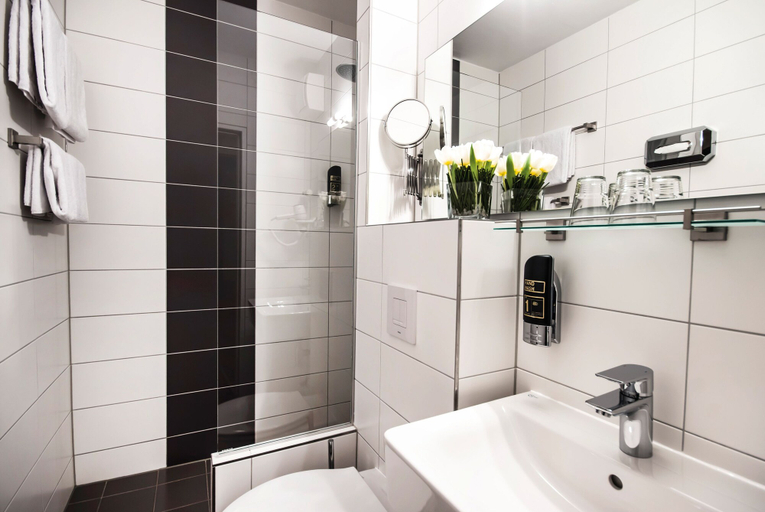 Bathroom 5, Hotel Metropol by Maier Privathotels, München