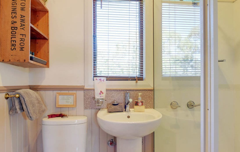 Bathroom 4, Redcliffe House, Glamorgan-Spring Bay