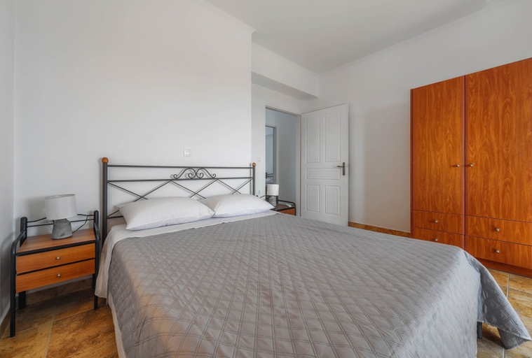 Bedroom 2, Alonaki Apartments, Ionian Islands