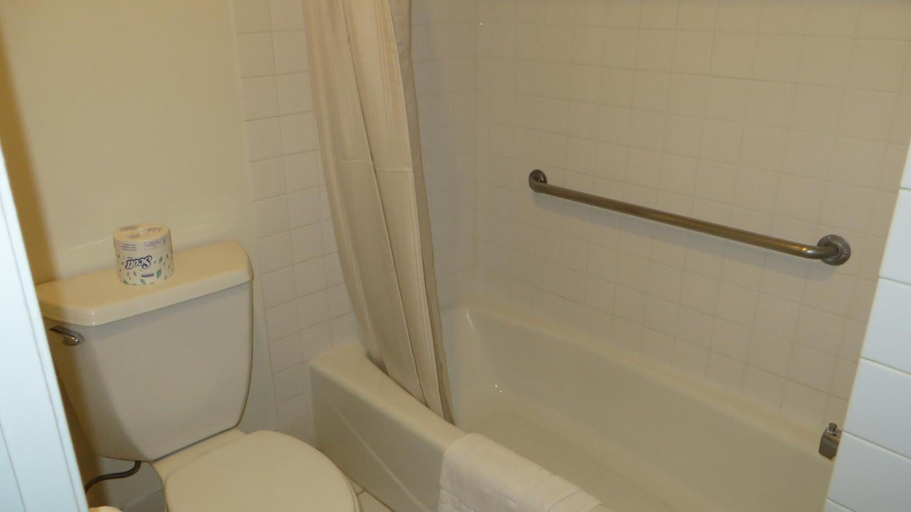 Bathroom 4, Jolly Roger Hotel, Los Angeles