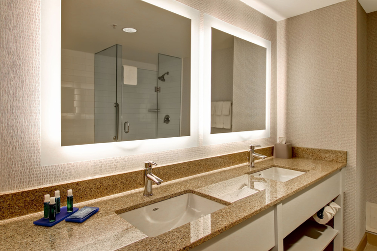 Bathroom 4, Holiday Inn Express & Suites TORONTO - MARKHAM by IHG, York