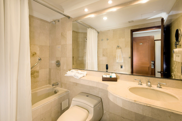 Bathroom 5, Hotel Dann Carlton Bucaramanga, Bucaramanga