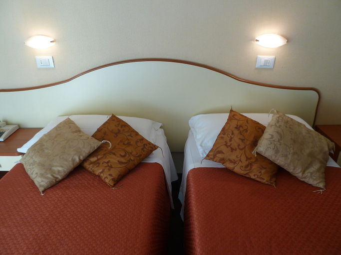 Bedroom 3, Crosal, Rimini