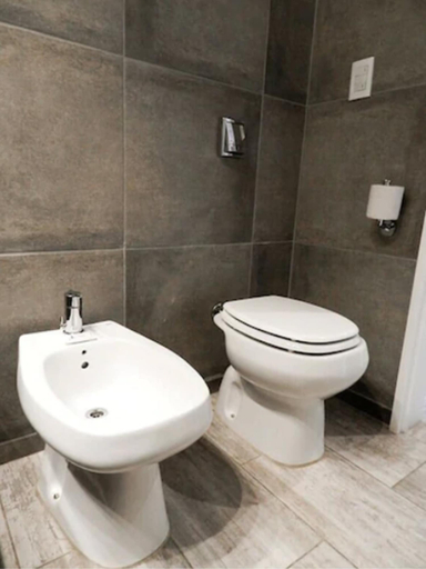 Bathroom 5, Hotel Monaco, Ushuaia