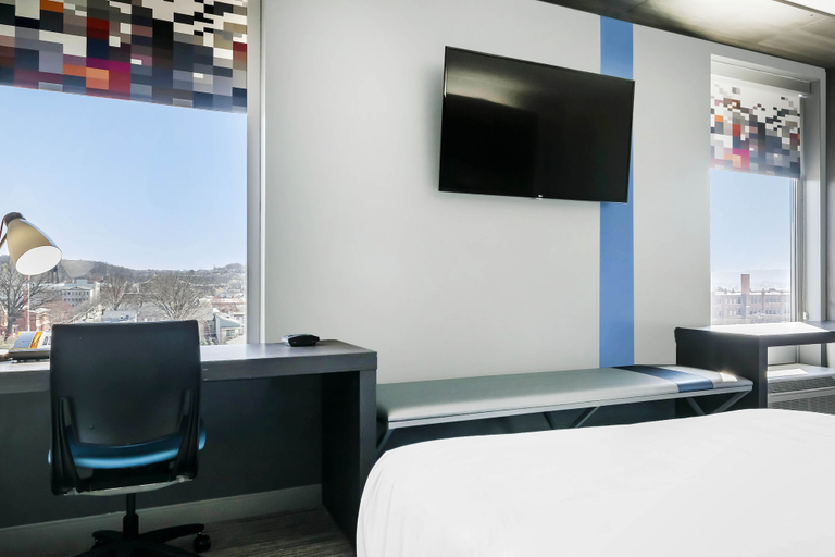 Bedroom 4, Aloft by Marriott Newport on the Levee, Campbell