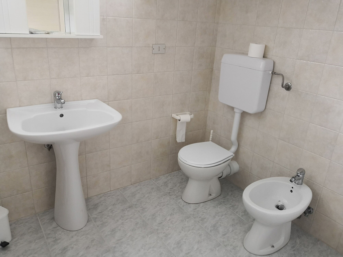 Bathroom 5, Palia's Hotel, Cosenza
