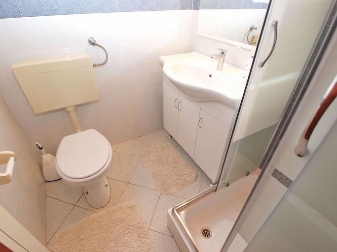 Bathroom, Apartment 1317, Medulin