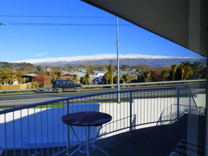 Exterior & Views 9