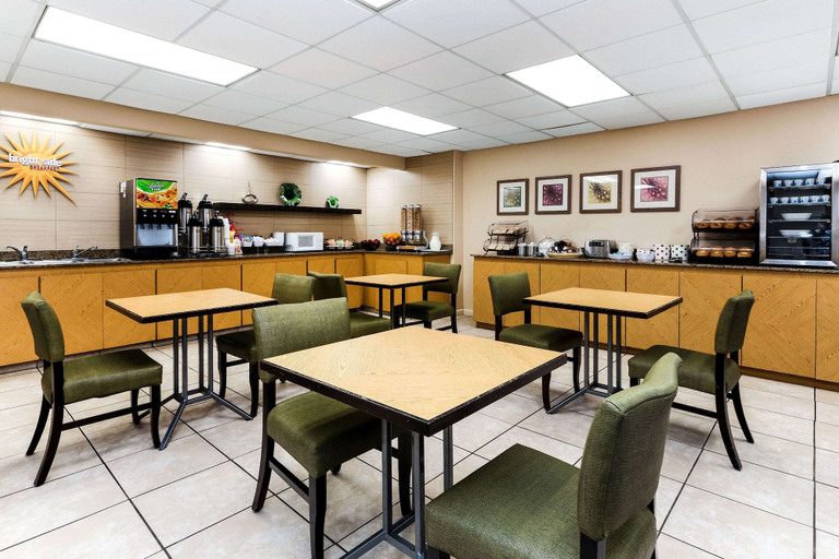 Food & Drinks 5, La Quinta Inn & Suites by Wyndham St. Pete-Clearwater Airpt, Pinellas