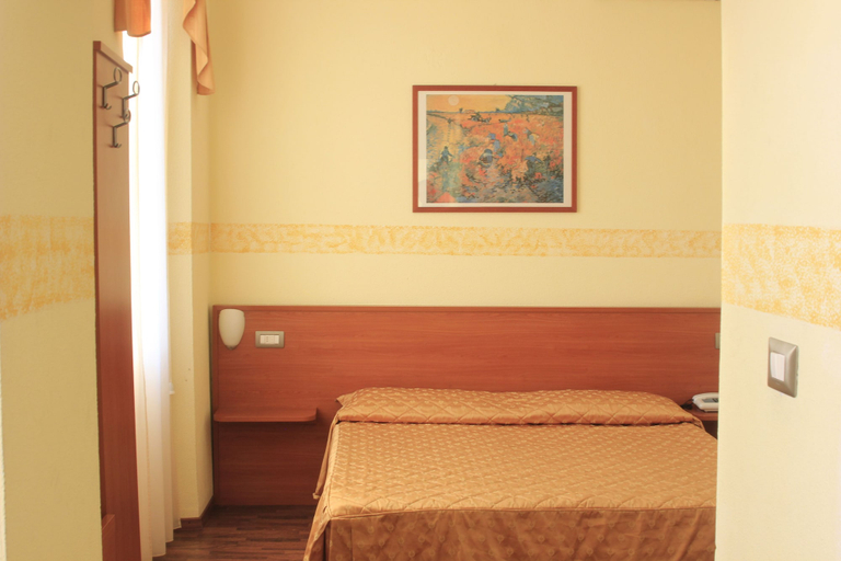 Bedroom 3, Hotel Bellevue, Genova
