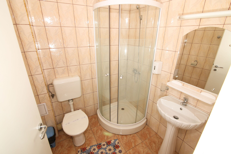 Bedroom 5, Hanul Cotul Donului, Predeal