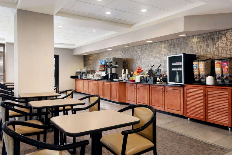 Food & Drinks 5, Wingate by Wyndham - Cincinnati - Blue Ash, Hamilton