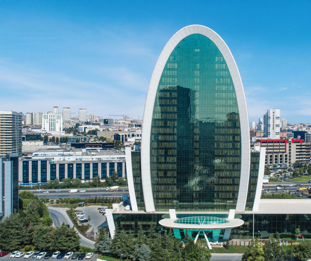 Exterior & Views 20