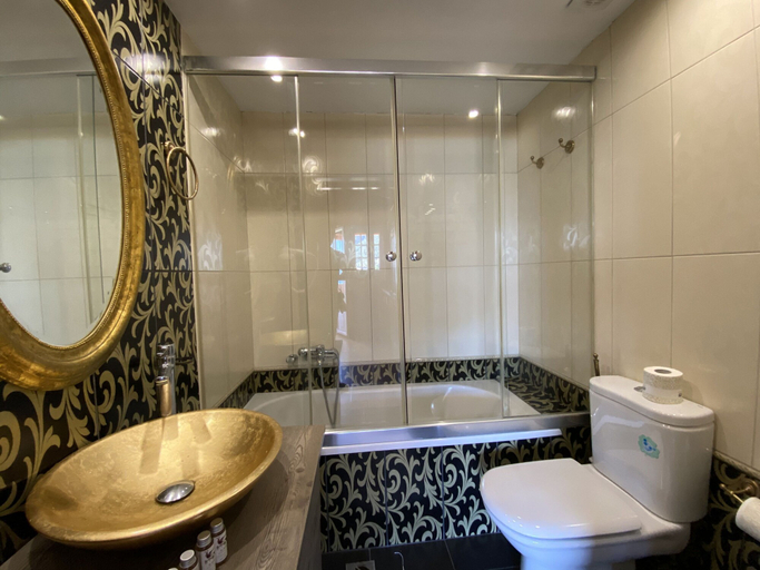 Bathroom 5, Odeon Hotel, Ionian Islands
