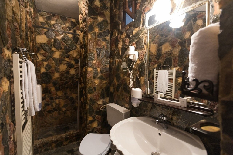 Bathroom 4, Hunter Prince Castle Hotel, Turda