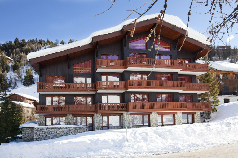 Exterior & Views
