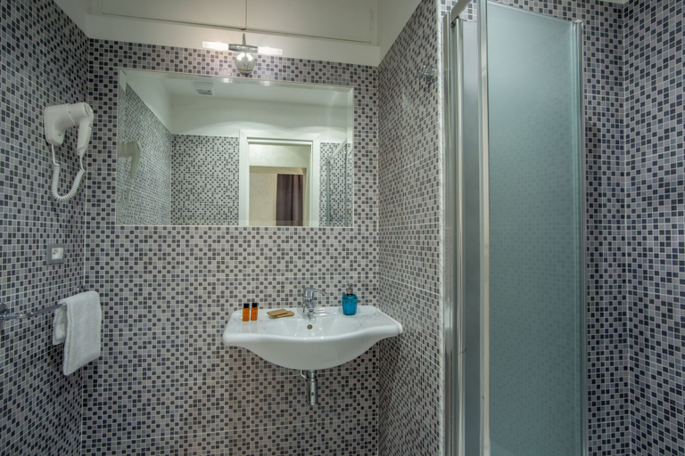 Bathroom 4, Frattina Grand Suite, Rome