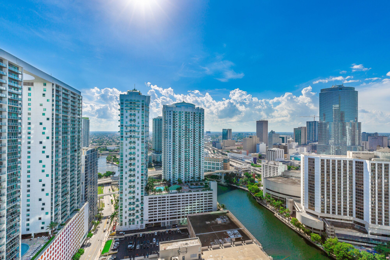 Exterior & Views 28