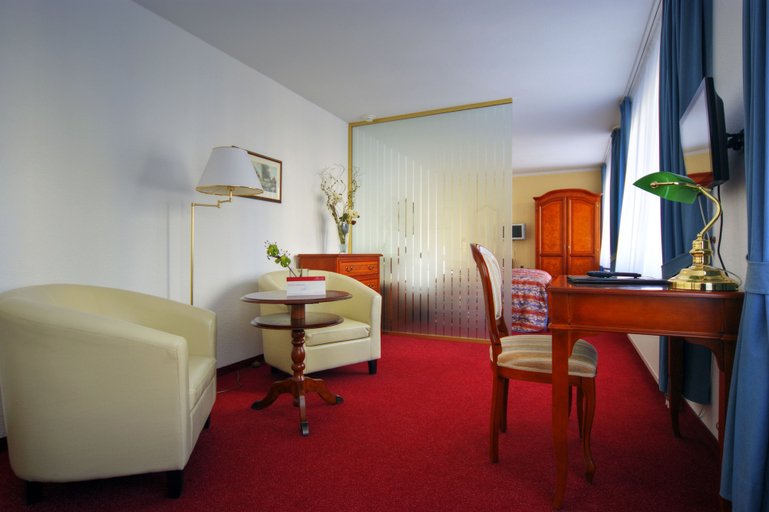 Bedroom 2, Kurparkhotel Warnemuende, Rostock