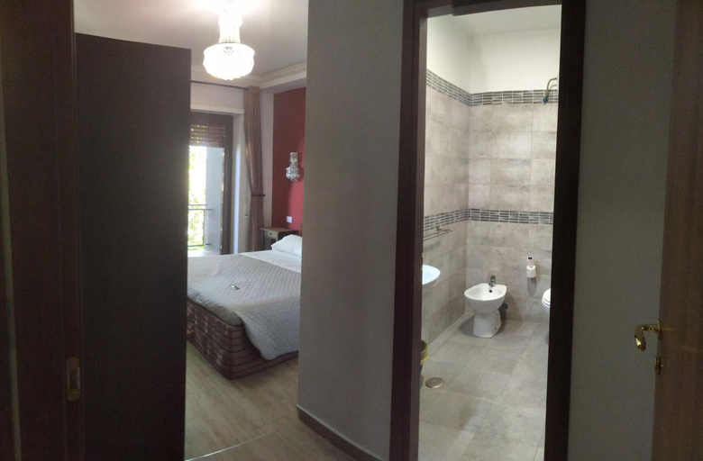 Bedroom 3, Inn miracles seven, Rome