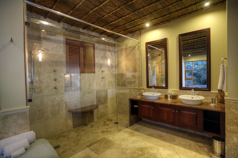 Bathroom 5, Oceana Beach and Wildlife Reserve, Cacadu
