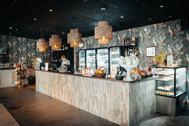 Food & Drinks