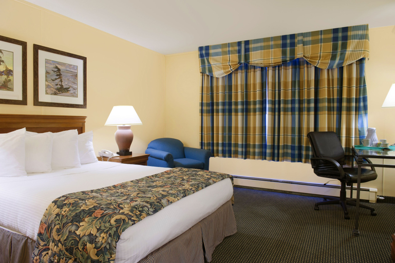 Bedroom 3, The Landing Hotel & Restaurant, Ketchikan Gateway