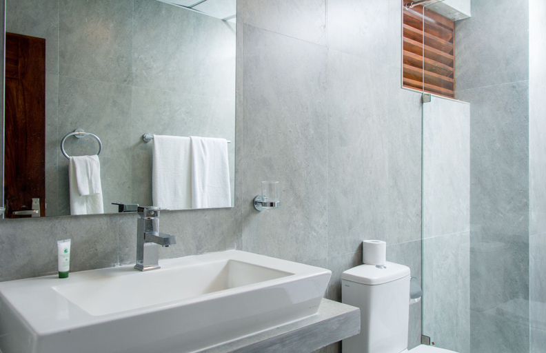 Bathroom 4, Sapphire Seas Beachfront Hotel, Hikkaduwa