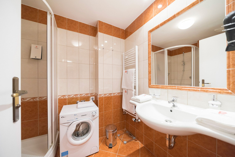 Bathroom 5, Revelton Studios Frantiskovy Lazne, Cheb