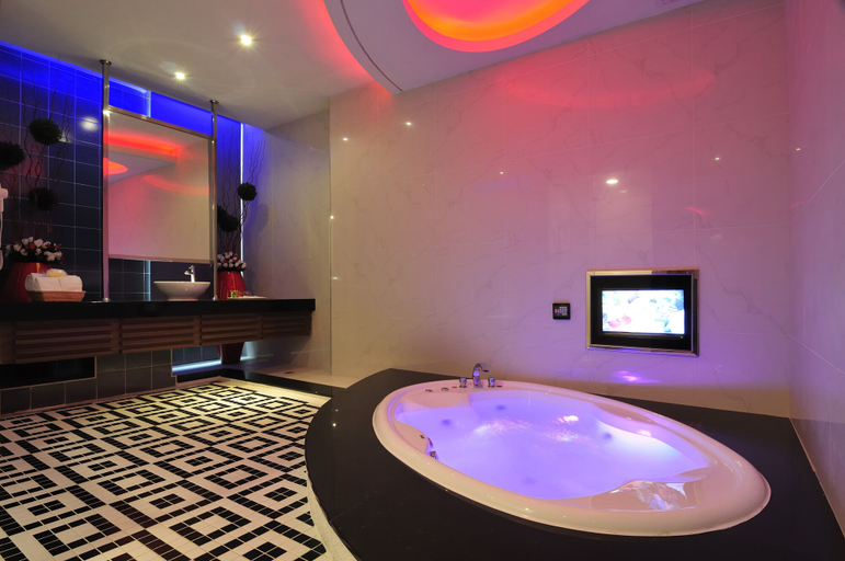 Bathroom 4, One Plus One Motel, Taoyuan