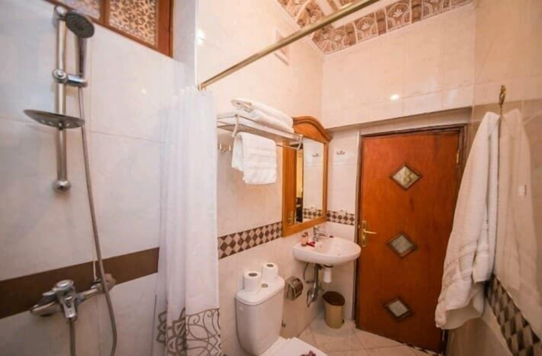 Bathroom 5, Riad la porte bleue du palais laraichi, Fès