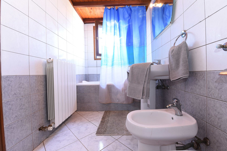 Bathroom 3, Apartment 316, Fažana