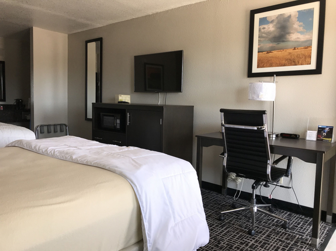 Bedroom 4, Days Inn by Wyndham Grove, Delaware