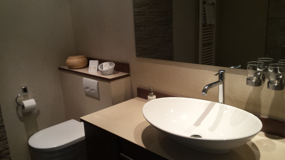 Bathroom 4, Hotel Pfälzer Hof, Südliche Weinstraße