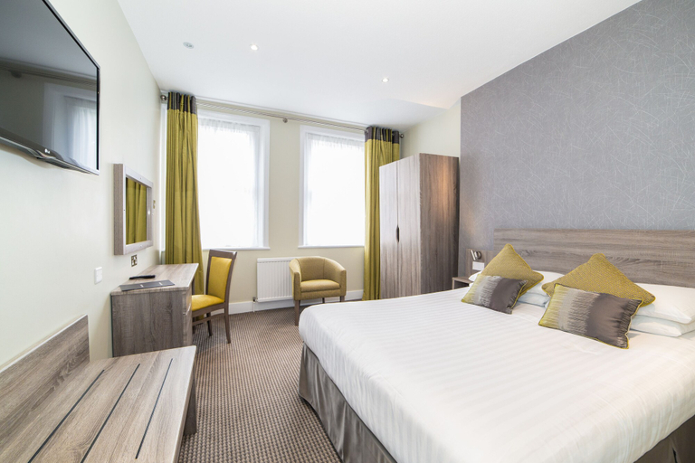 Bedroom 3, Phoenix Hotel, London