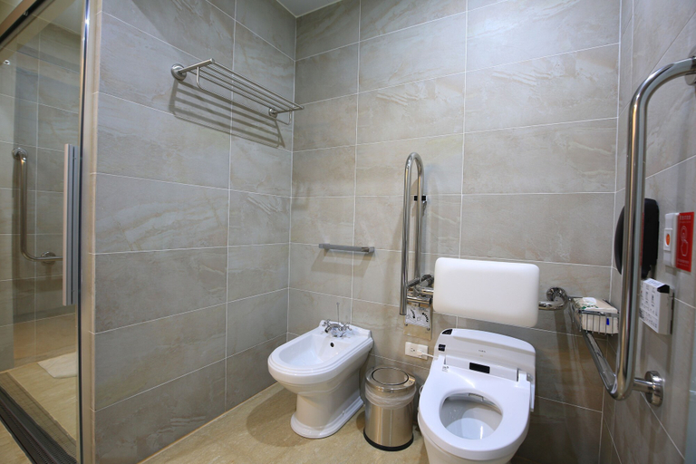 Bathroom 4, Dar Lon Hotel, Hsinchu City