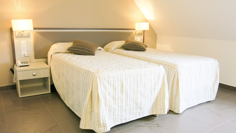 Bedroom 3, Hôtel La Source, Hautes-Pyrénées