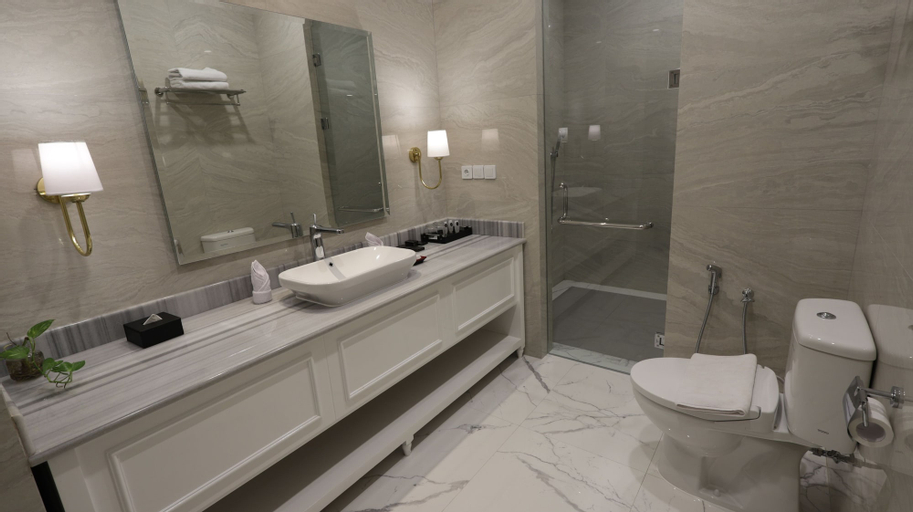 Bathroom 23